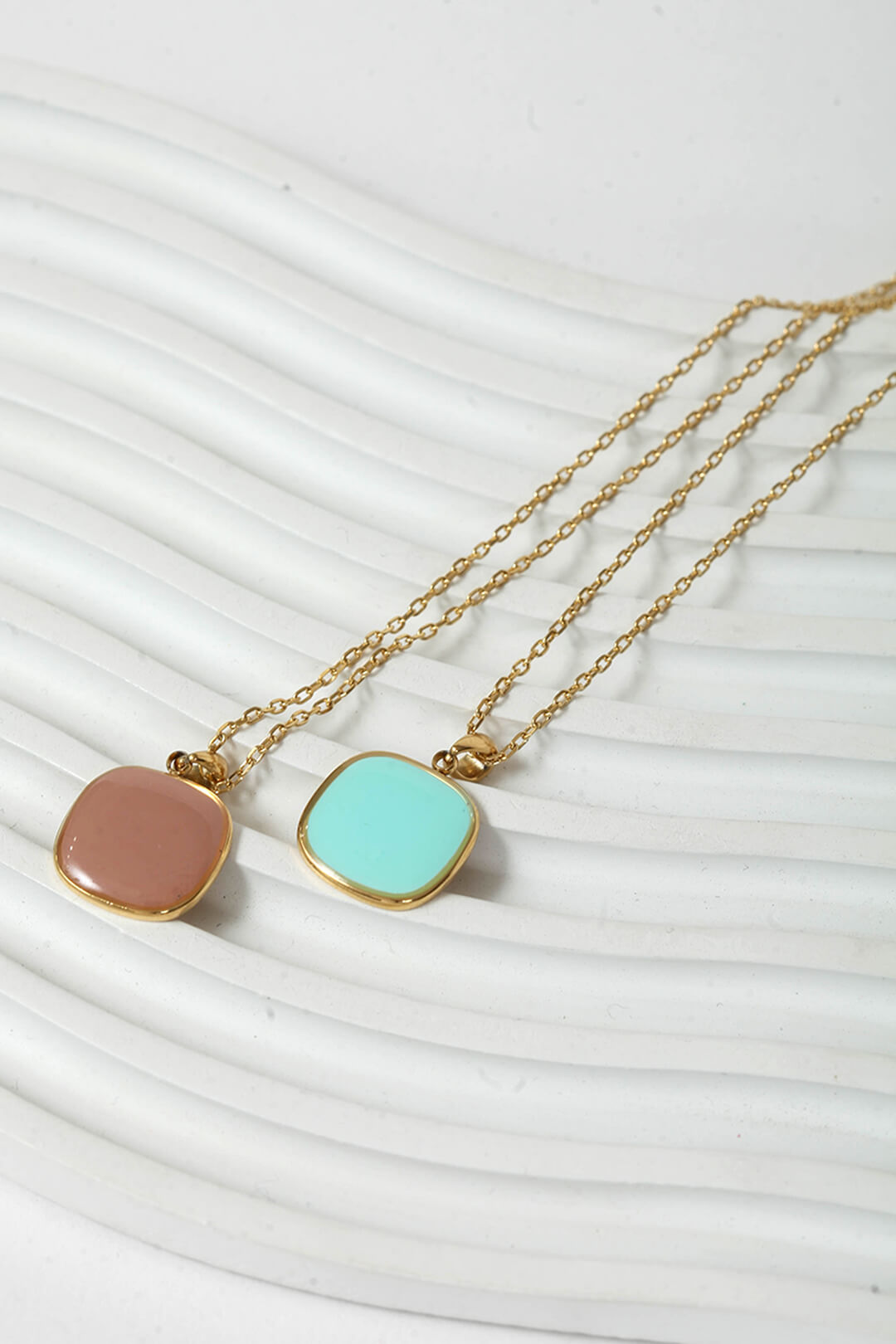 ΚΟΛΙΕ ΧΡΥΣΗ ΑΛΥΣΙΔΑ ΚΑΙ ΤΕΤΡΑΓΩΝΗ ΠΕΤΡΑ ΣΕ ΠΑΤΣΕΛ ΑΠΟΧΡΩΣΕΙΣ