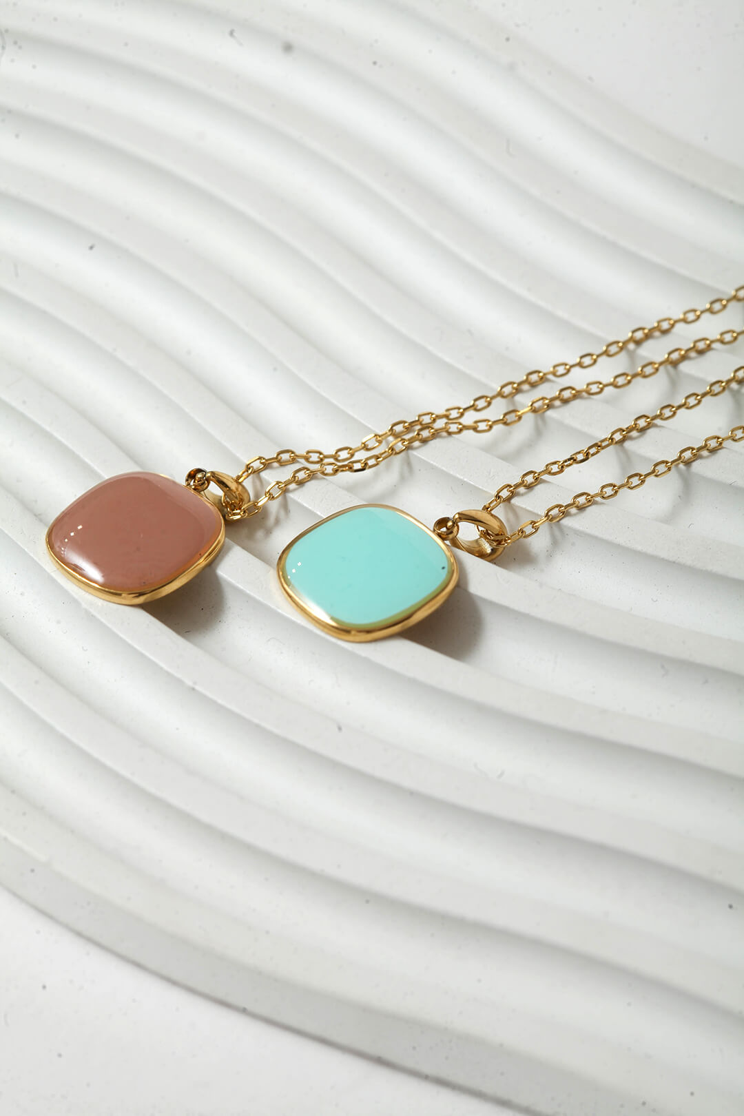 ΚΟΛΙΕ ΧΡΥΣΗ ΑΛΥΣΙΔΑ ΚΑΙ ΤΕΤΡΑΓΩΝΗ ΠΕΤΡΑ ΣΕ ΠΑΤΣΕΛ ΑΠΟΧΡΩΣΕΙΣ - Image 2